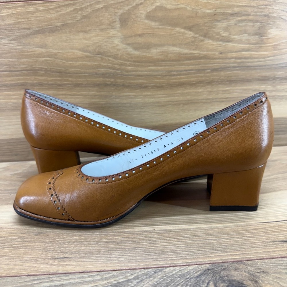 Bruno Magli Vintage 90s Brogue Pumps EU 37.5 Cognac Square Toe Old Money - Picture 6 of 11